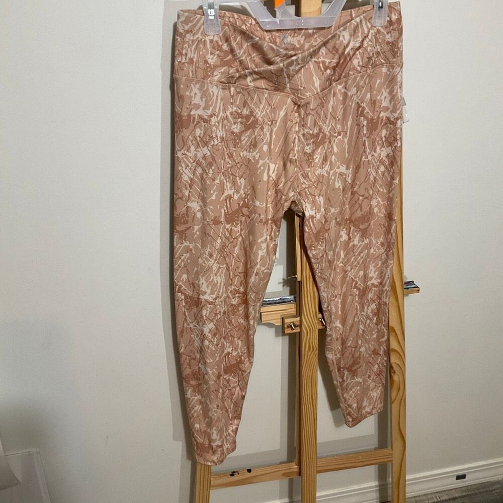 Kyodan beige with unique textured pattern, athletic leggings size XL